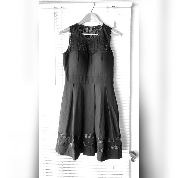 GUESS Party Dress - Picture 1 of 5